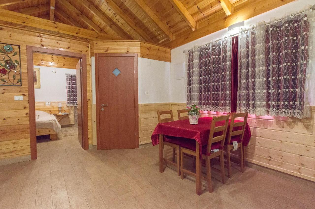 The Wooden Rose Cabins Bezet Екстер'єр фото